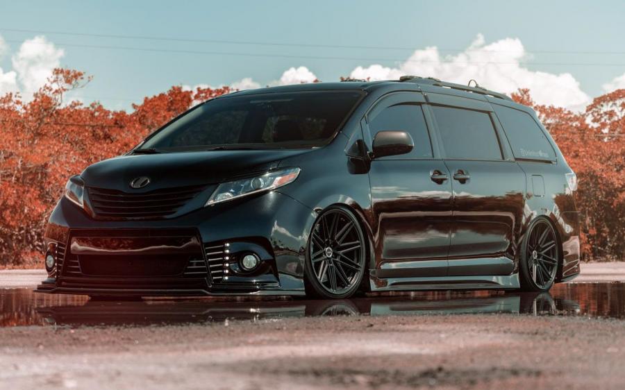 Toyota Sienna by Unlimited Wraps on Vossen Wheels (CV10) '2019